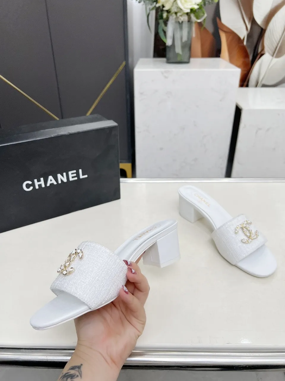 👟👟Ex-factory price 380👟👟 Genuine leather sole +30 chanel Chanel 2024 new slippers🔥🔥 Official website counter, fabric sheepskin, lining sheepskin, foot pad goatskin, 3 colors optional, size 35-42, genuine leather sole +30